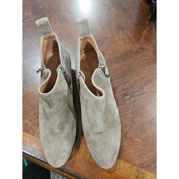 Vionic Cecily Stone Grey Weatherproof Suede Zip Block Heel Ankle Bootie US 7 - Picture 4 of 9